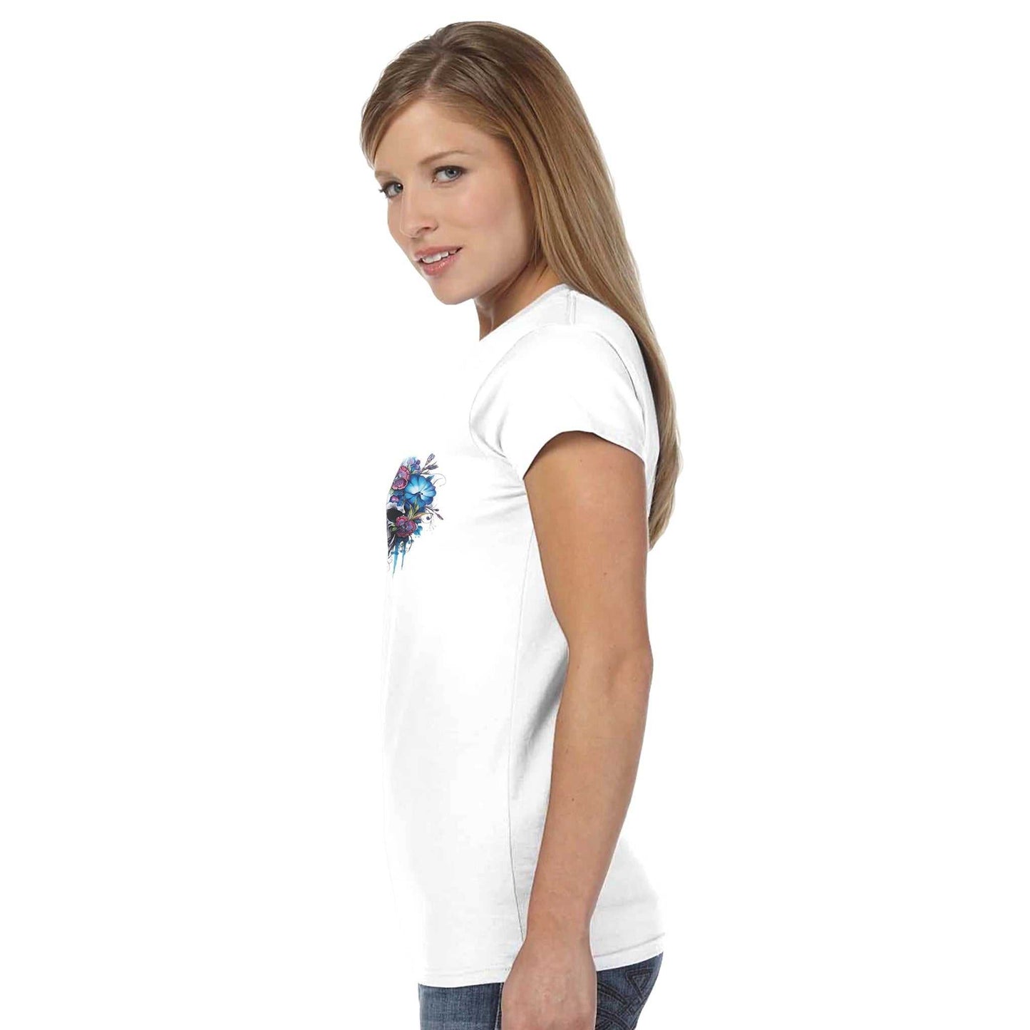 weißes damen-t-shirt mit skull flower motiv, halbtailliert, aus 100 % ringgesponnener baumwolle, bequem und langlebig.