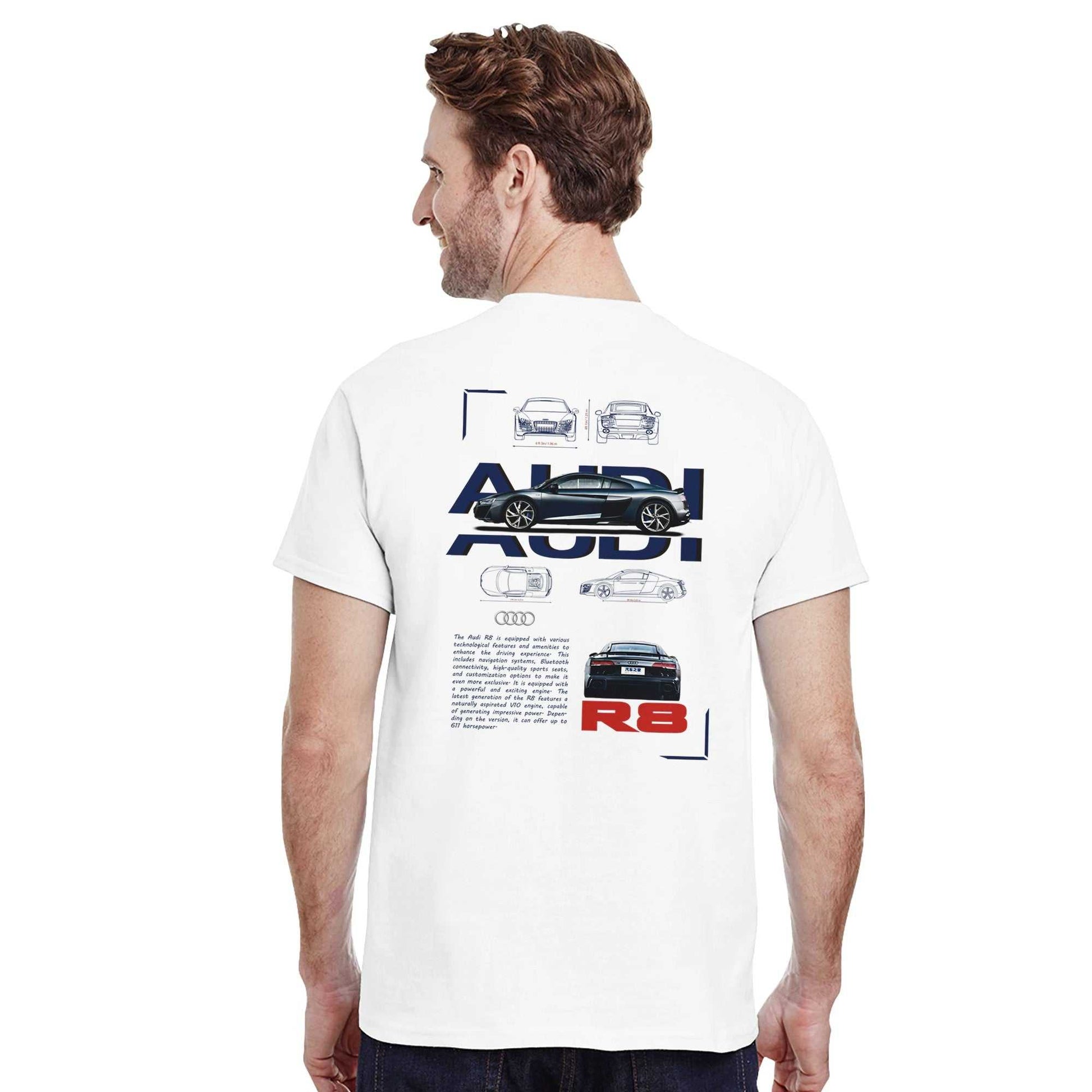 Mann trägt weißes Audi Liebhaber T-Shirt mit stylischem R8 Auto-Design auf der Rückseite