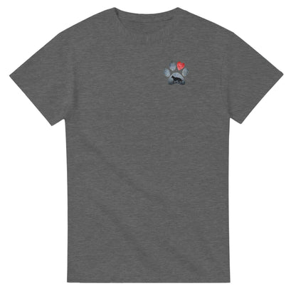 Graues Hund Liebhaber T-Shirt aus hochwertiger Baumwolle mit klassischer Passform und Pfotenherz-Design vorne links