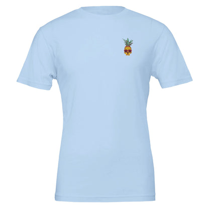 Spritziges Sommer T-Shirt Unisex aus weicher, nachhaltiger Baumwolle mit kleinem Ananas-Totenkopf-Print, hellblau