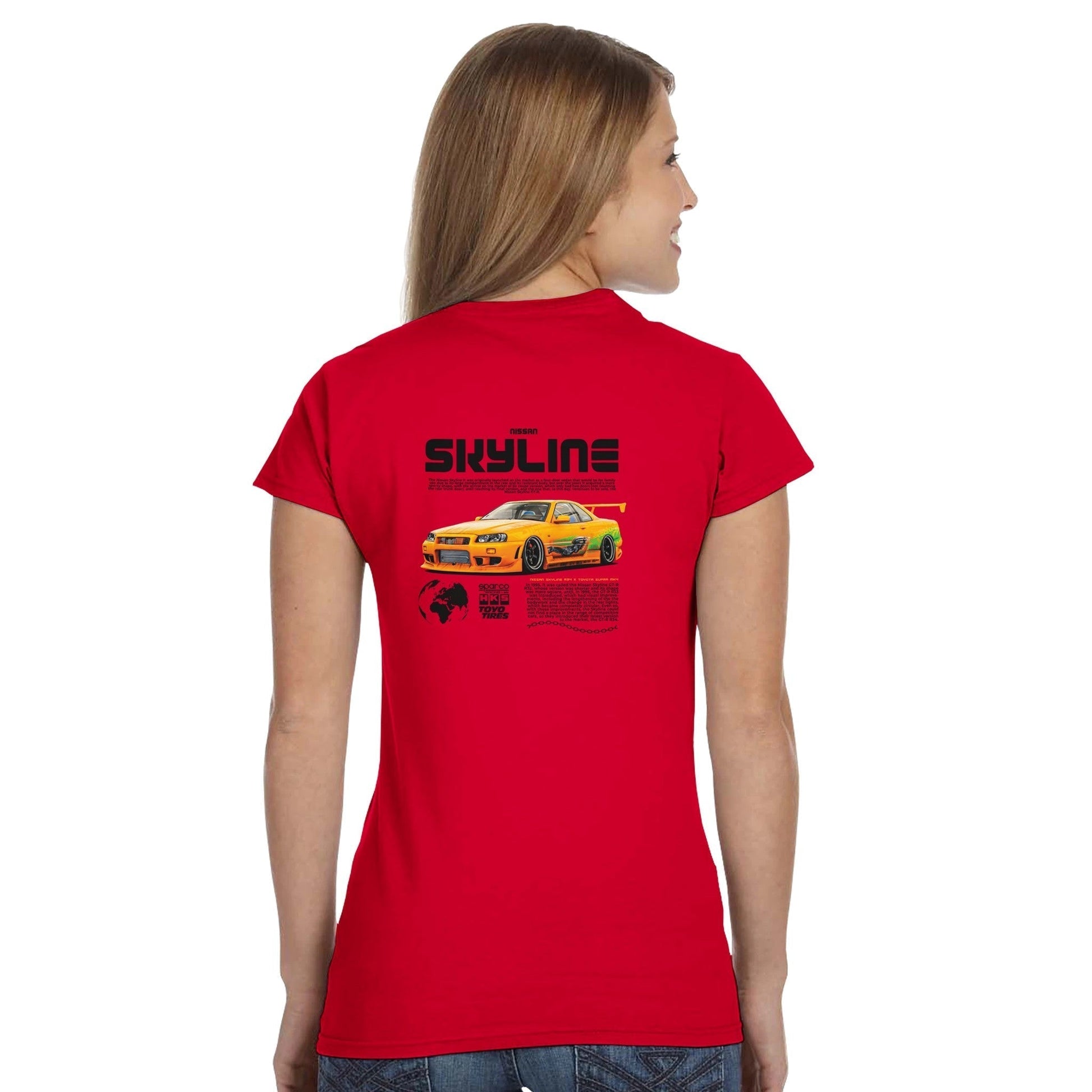 Rotes T-Shirt Nissan Skyline mit gelbem Auto-Design auf der Rückseite, aus 100 % Baumwolle, halbtailliert und komfortabel