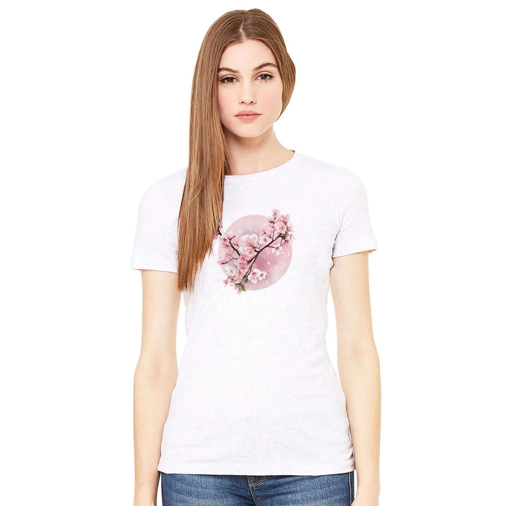 Damen-T-Shirt Sakura Spring mit Kirschblütenmotiv aus weißer Baumwolle, taillierte Passform, kurze Ärmel, stilvoll und bequem.