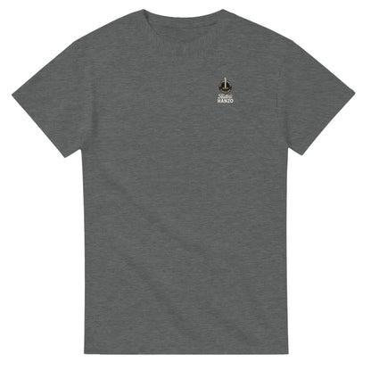Graues Hattori Hanzo T-Shirt aus 100% Baumwolle mit kleinem Logo auf der Brust, hochwertig und langlebig, legere Passform.