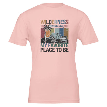 Premium Wilderness T-Shirt rosafarben mit Camping-Motiv und Schriftzug, weiches, nachhaltiges Unisex-T-Shirt