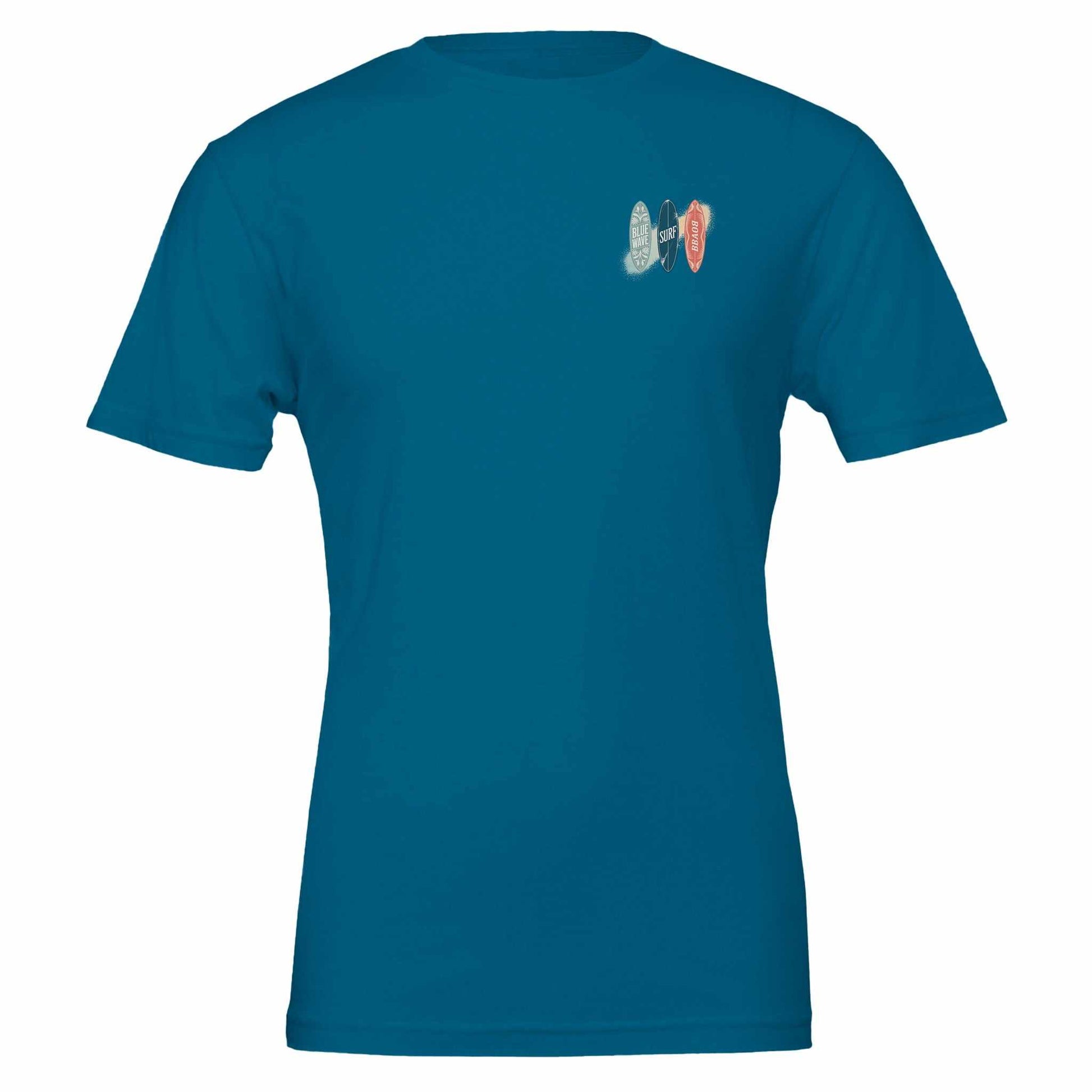Premium Surfer T-Shirt aus weicher Airlume-Baumwolle mit Surfer-Print, ideal für Sommer und Strandpartys, in kräftigem Blau.