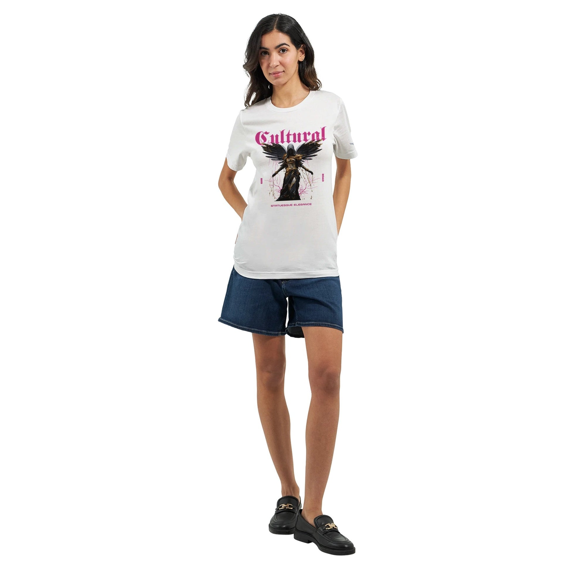 Premium Unisex T-Shirt aus weicher Airlume-Baumwolle mit Cultural Streetwear Print in Weiß, körperbetonte Passform.