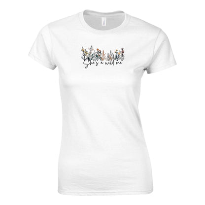 Weißes Damen-T-Shirt aus 100% Baumwolle mit floralem Print und halbtailliertem Schnitt für selbstbewusste Frauen