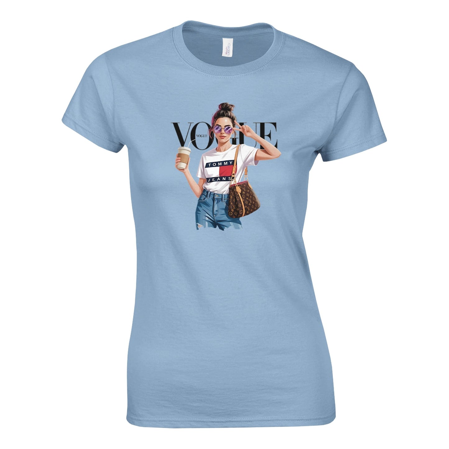 hellblaues vogue t-shirt für frauen mit modischem druck und komfortabler passform aus 100 % baumwolle.