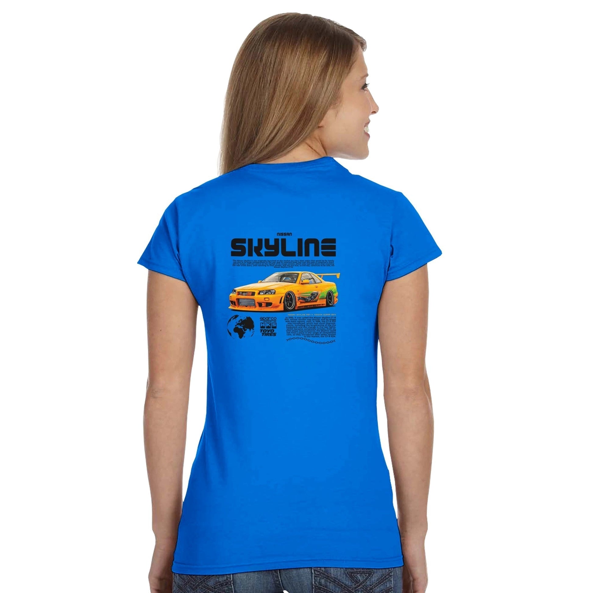 Blaues klassisches T-Shirt mit Nissan Skyline Autoaufdruck auf der Rückseite, halbtailliert, aus 100 % ringgesponnener Baumwolle.