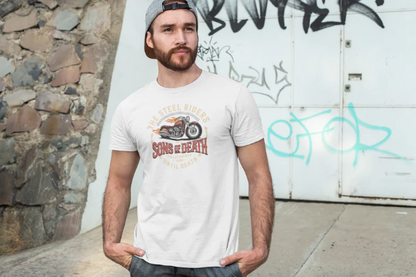 Weißes Biker T-Shirt aus schwerer Baumwolle mit Motorrad-Print und klassischer Passform getragen von Mann