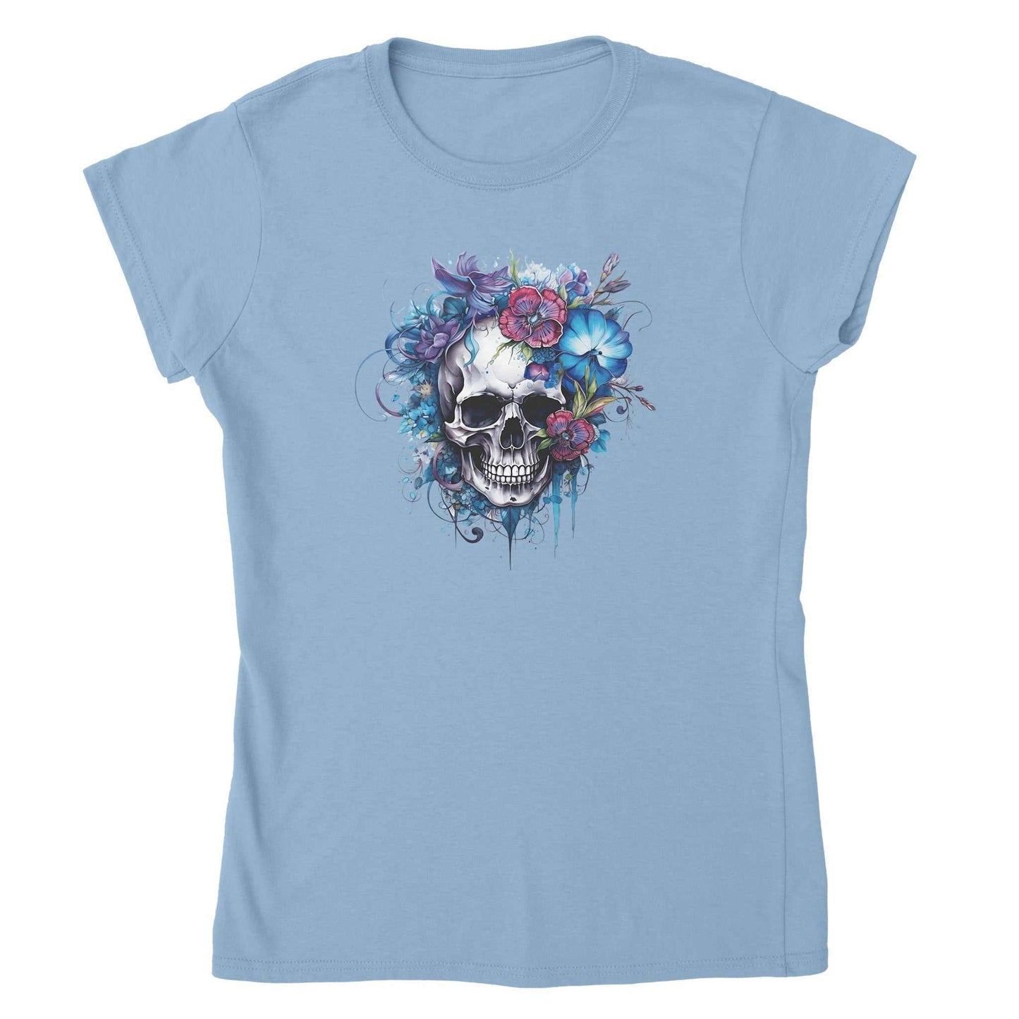 hellblaues damen-t-shirt mit skull- und blumen-design, aus 100 % weicher ringgesponnener baumwolle, halbtailliert und langlebig gefertigt.