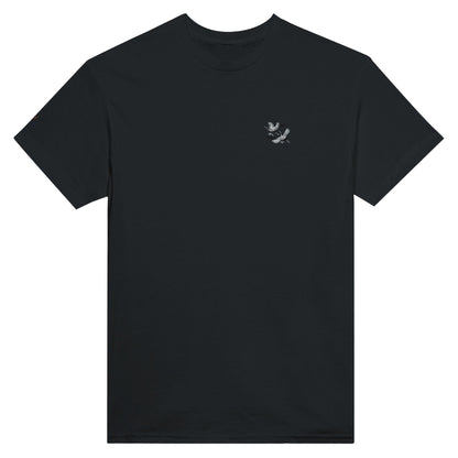 Premium Kranich Stickerei Unisex T-Shirt aus schwerer Baumwolle mit klassischer Passform und langlebiger Verarbeitung