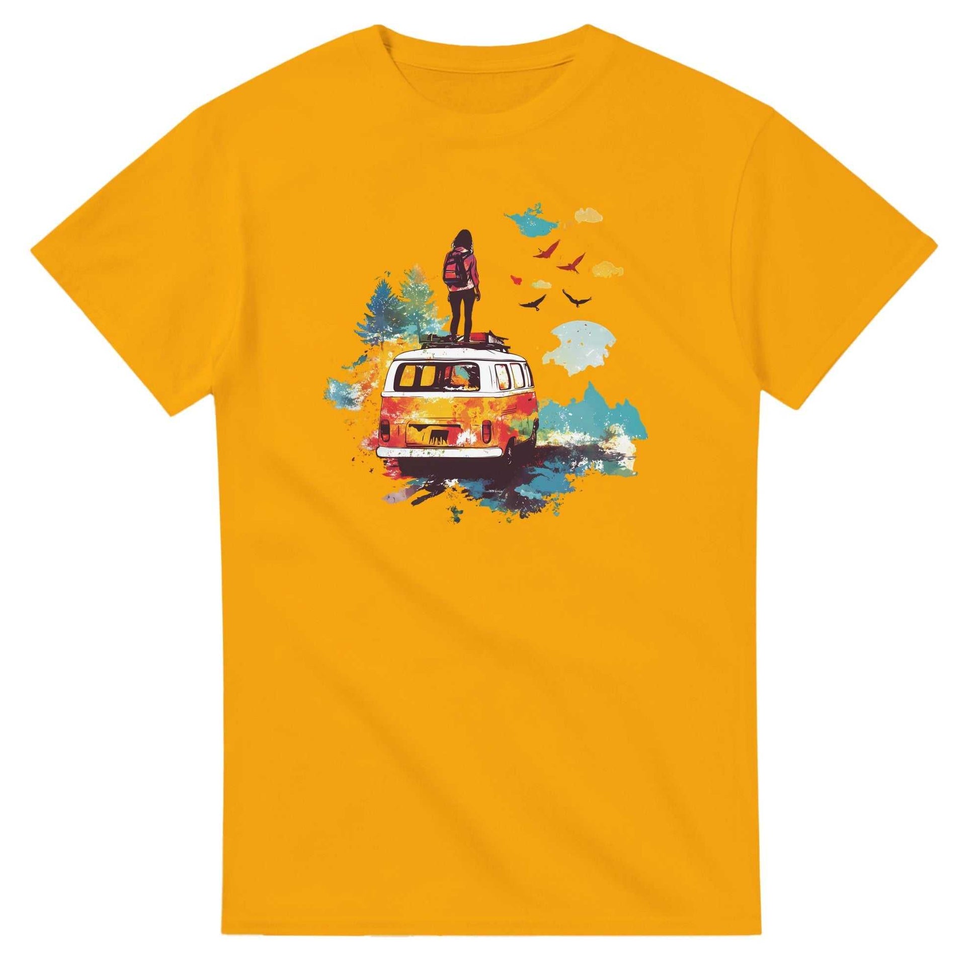 Gelbes T-Shirt Sommer Camping Feeling mit buntem Caravan und Naturmotiv für Outdoor-Liebhaber