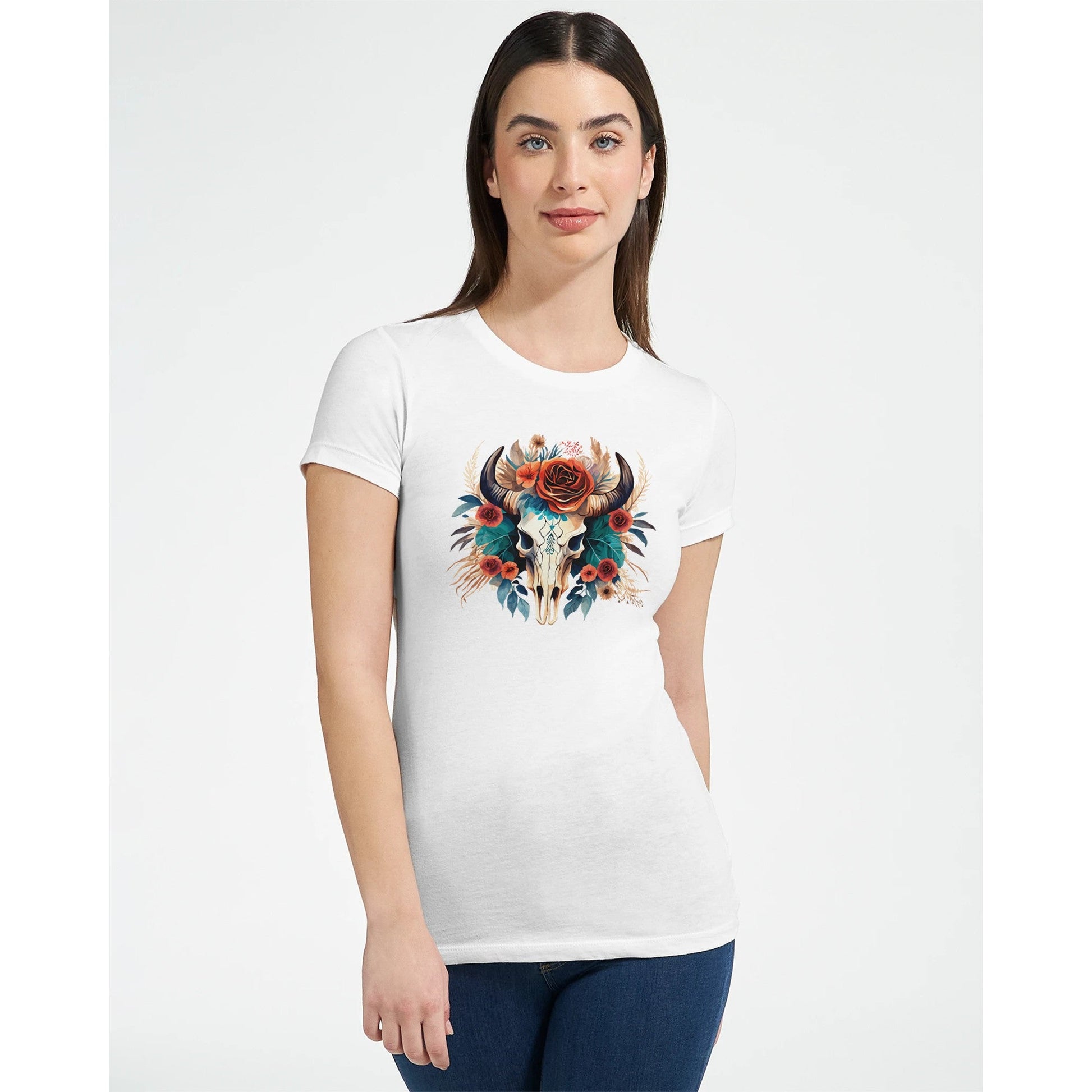 Weißes Premium Texas Flower T-Shirt aus 100% Baumwolle mit taillierter Passform und floralem Bullen-Schädel-Design.
