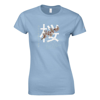 Damen-Kirschblüten-Träume T-Shirt aus weicher Baumwolle in Hellblau mit Kirschblütenmotiv und stilvollem Crewneck-Schnitt