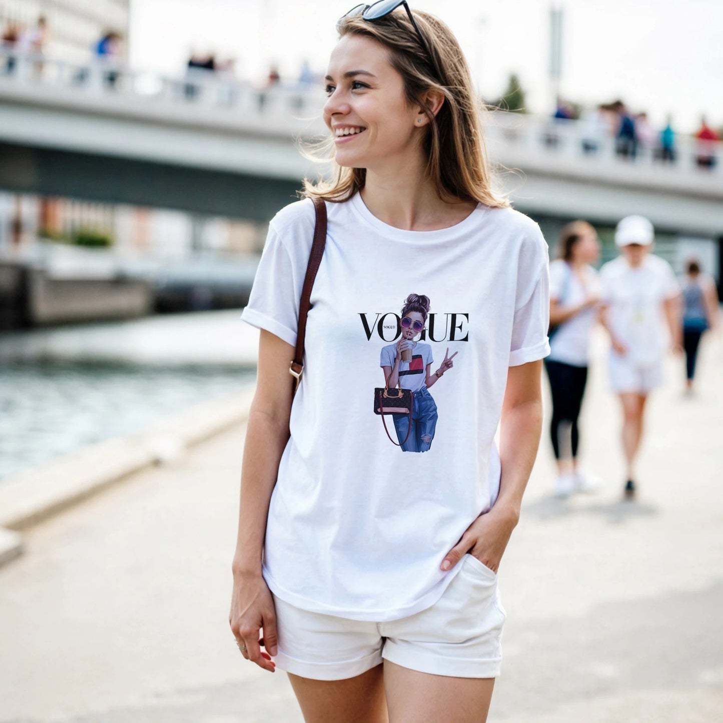 vogue style damen t-shirt aus 100% baumwolle, weiß, figurbetont, mit modischem print und umweltfreundlich hergestellt.