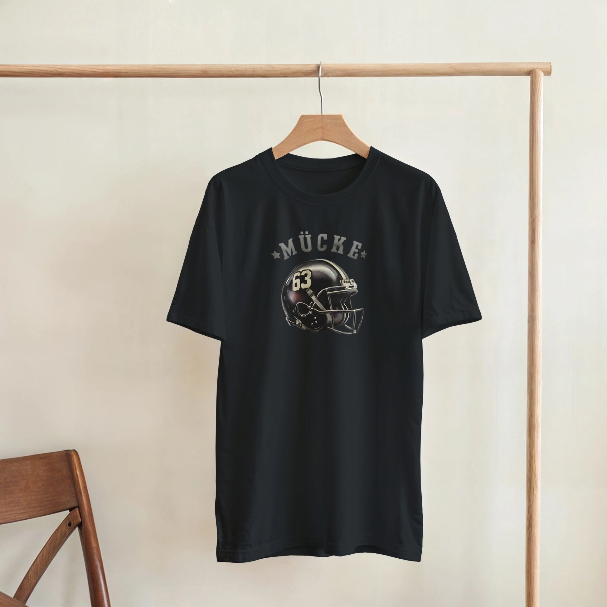 Bud Spencer T-Shirt Mücke aus hochwertiger Baumwolle für starke Männer, langlebig und bequem, mit Football-Helm Motiv.