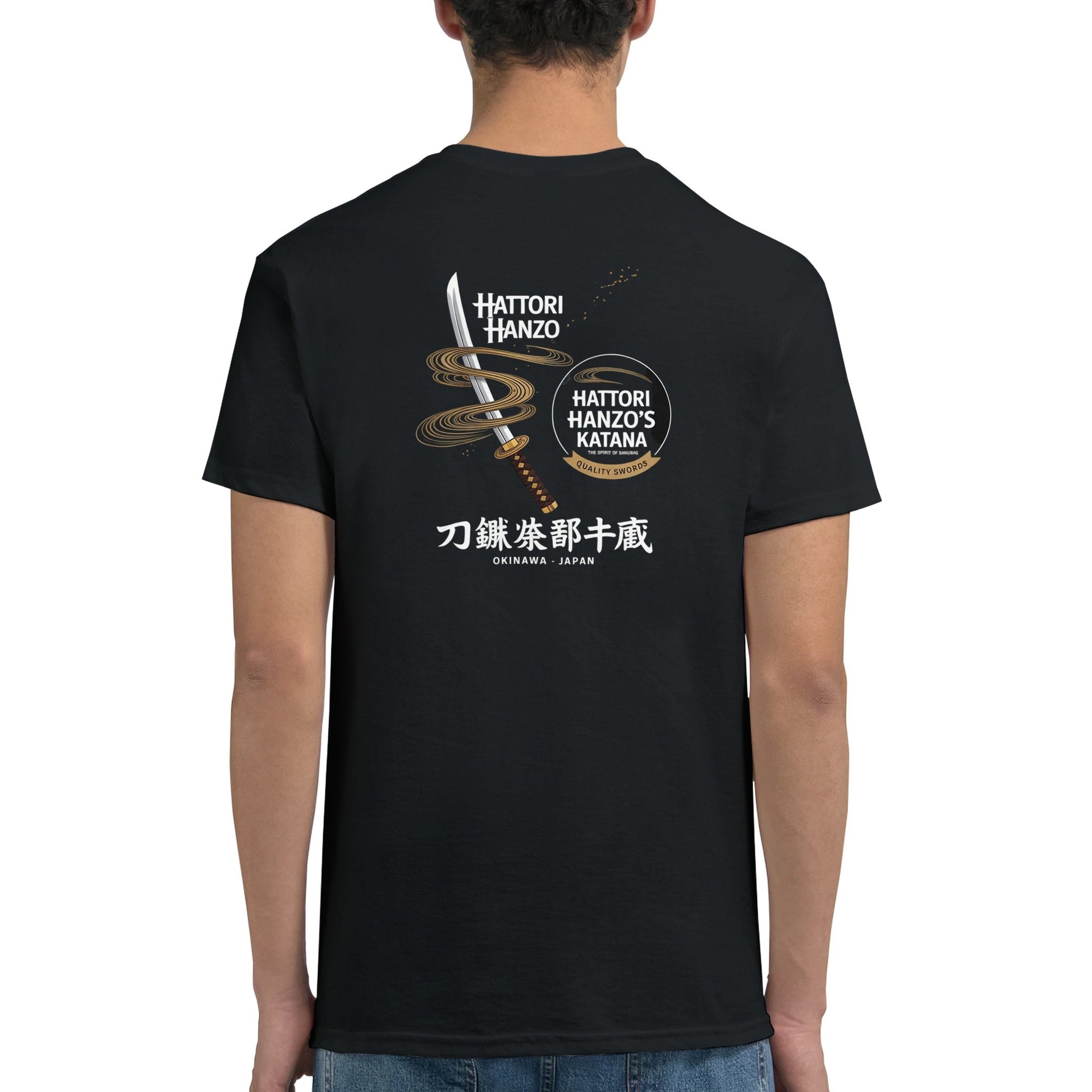Hattori Hanzo T-Shirt aus 100% Baumwolle mit Schwertmotiv und hochwertigem Design, Rückansicht auf schwarzem Shirt.